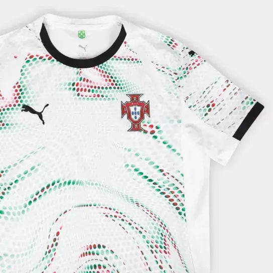Camisa Seleção Portugal Edição Especial 23/24 - Torcedor Nike Masculina - Branca com detalhes em vermelho e verde